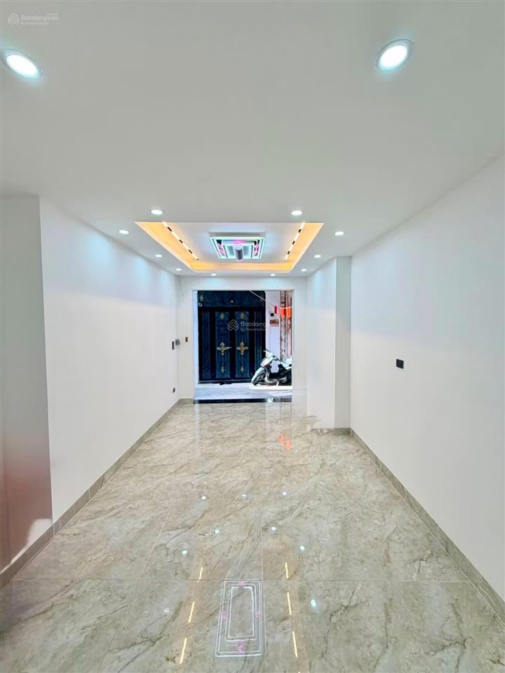 Bán nhà ngõ hoà bình khâm thiên lô góc xây mới 38m,6t,thang máy,8,8 tỷ, gần phố