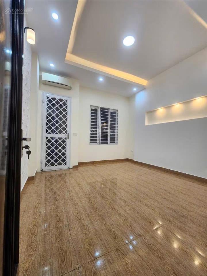 Bán nhà đê la thành, dân xây không nỗi phong thủy, qh ổn định 49m2x5 tầng