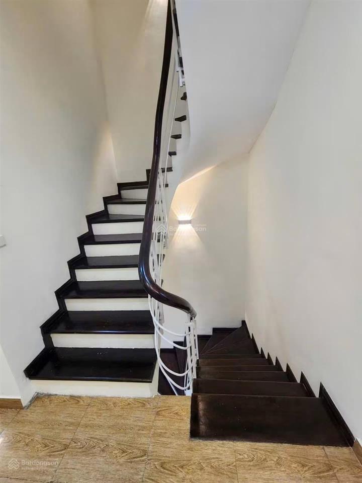Bán nhà đê la thành, dân xây không nỗi phong thủy, qh ổn định 49m2x5 tầng