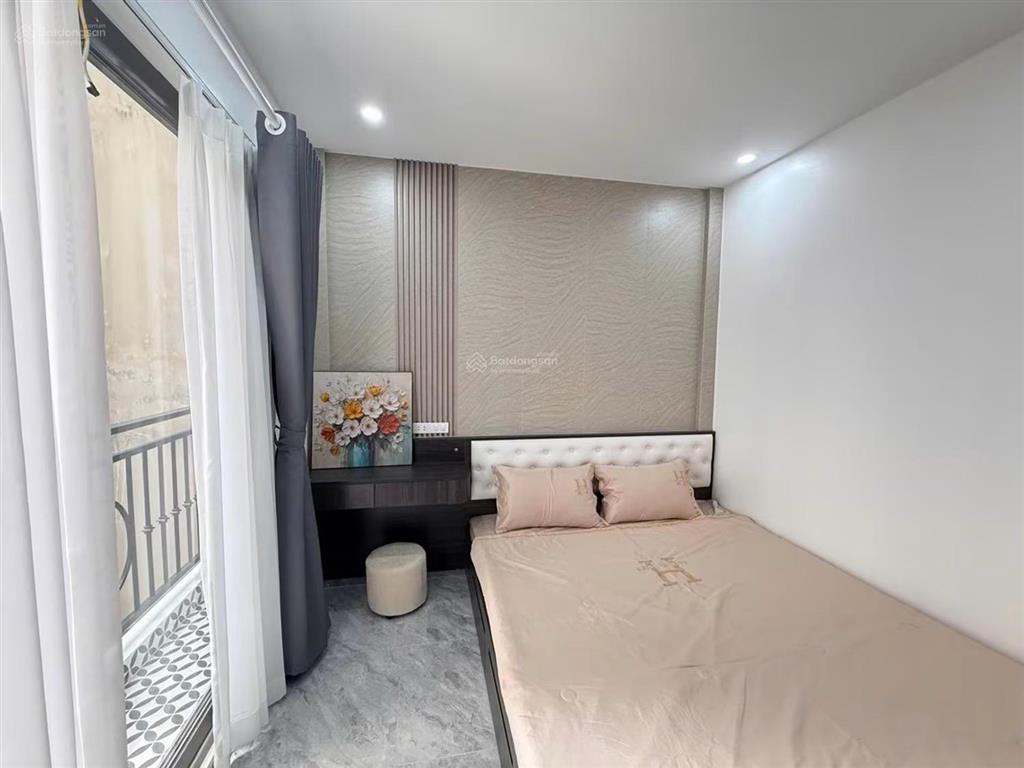 Bán nhà đê la thành, dân xây không nỗi phong thủy, qh ổn định 49m2x5 tầng