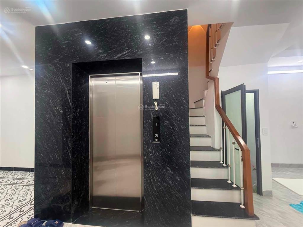 Bán nhà mặt ngõ hòa bình đống đa 2 thoáng 6 tầng thang máy 7 ngủ ở và kinh doanh