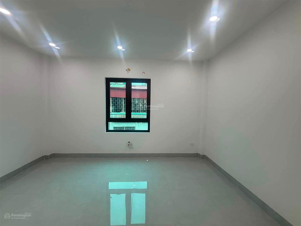 Bán nhà mặt ngõ hòa bình đống đa 2 thoáng 6 tầng thang máy 7 ngủ ở và kinh doanh