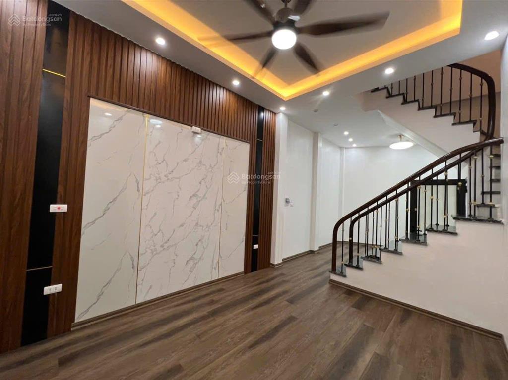 Thật 100%, 43m2  8,6 tỷ gần phố vài bước ra văn miếu quốc không qh 30m ra ô tô
