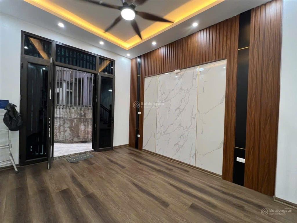 Thật 100%, 43m2  8,6 tỷ gần phố vài bước ra văn miếu quốc không qh 30m ra ô tô