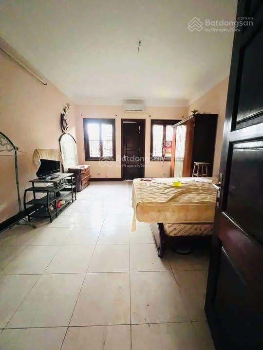 Bán đất tặng nhà, mặt ngõ hồ ba mẫu. 53m2  9,3 tỷ có thương lượng không qh pháp lý chuẩn