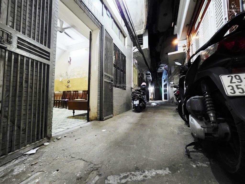 Bán đất tặng nhà, mặt ngõ hồ ba mẫu. 53m2  9,3 tỷ có thương lượng không qh pháp lý chuẩn
