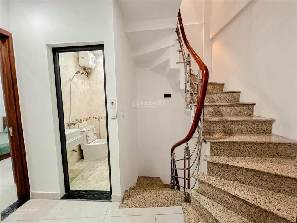 Bán nhà mặt ngõ linh quang ở kết hợp kinh doanh 42m2 tổng 9p không qh pháp lý chuẩn ngõ nông gần hồ