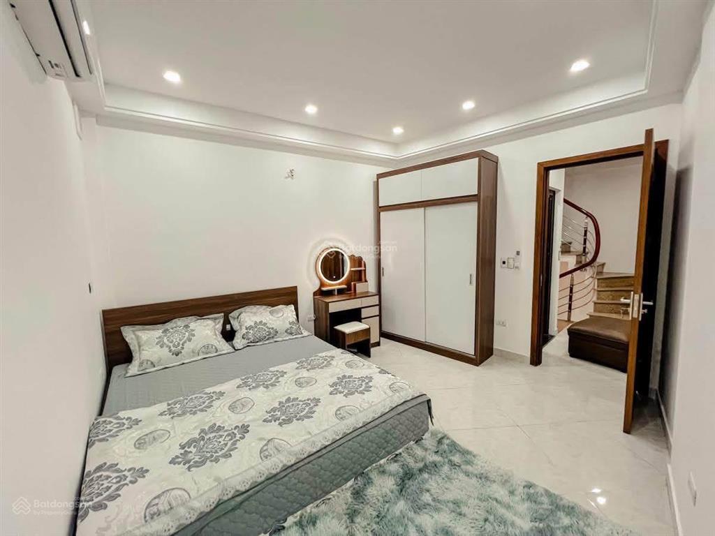 Bán nhà mặt ngõ linh quang ở kết hợp kinh doanh 42m2 tổng 9p không qh pháp lý chuẩn ngõ nông gần hồ