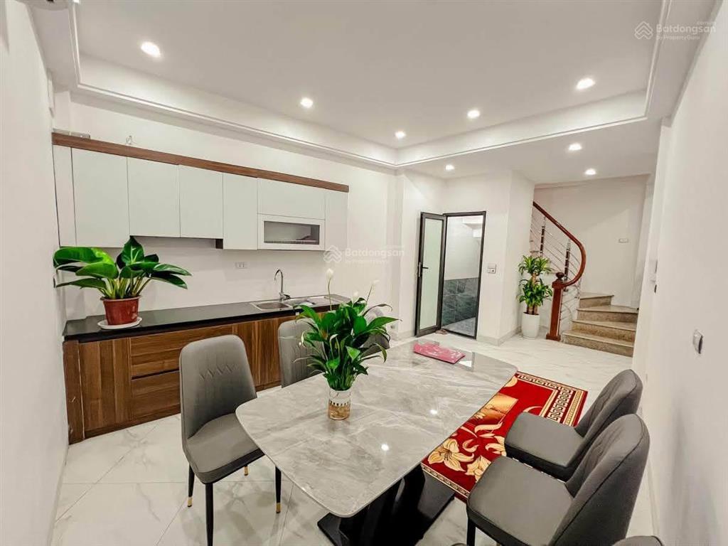 Bán nhà mặt ngõ linh quang ở kết hợp kinh doanh 42m2 tổng 9p không qh pháp lý chuẩn ngõ nông gần hồ