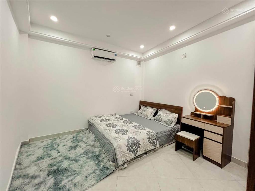 Bán nhà mặt ngõ linh quang ở kết hợp kinh doanh 42m2 tổng 9p không qh pháp lý chuẩn ngõ nông gần hồ
