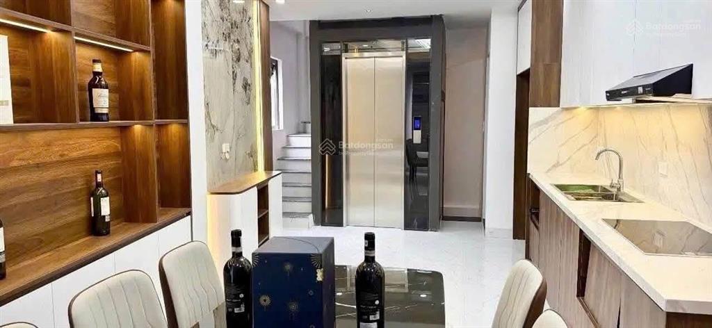 Mặt ngõ khâm thiên, lô góc 6 tầng thang máy mời ở ngay chủ tặng nội thất, không qh pháp lý chuẩn