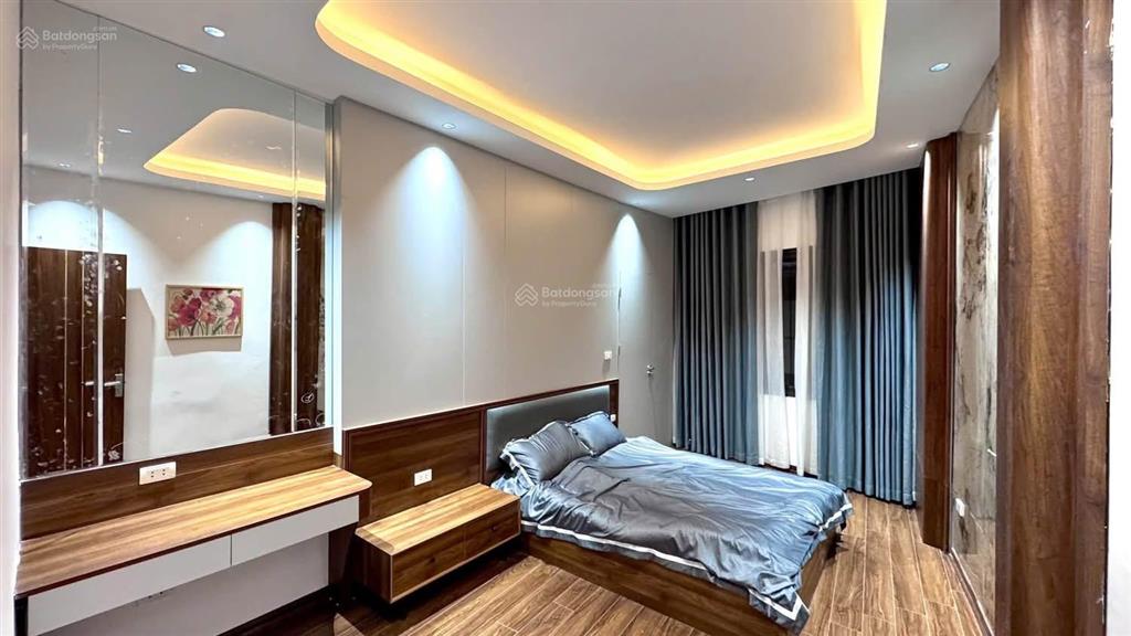 Mặt ngõ khâm thiên, lô góc 6 tầng thang máy mời ở ngay chủ tặng nội thất, không qh pháp lý chuẩn