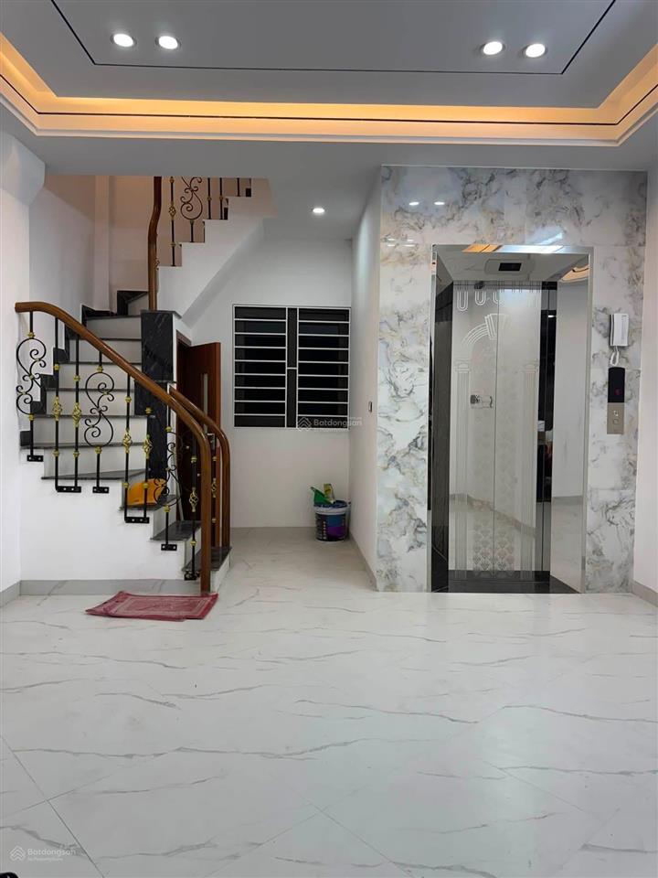 Thật 100% 8,3 tỷ có ngay 42m2 7 tầng thang máy, mặt ngõ lương sử c, không qh pháp lý chuẩn