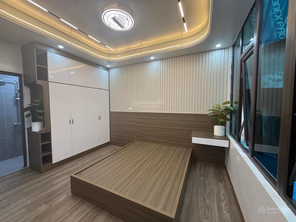 Chính chủ cần bán căn mặt thổ quan. dân xây mới 5 tầng thang máy full nội thất, gần phố ngõ