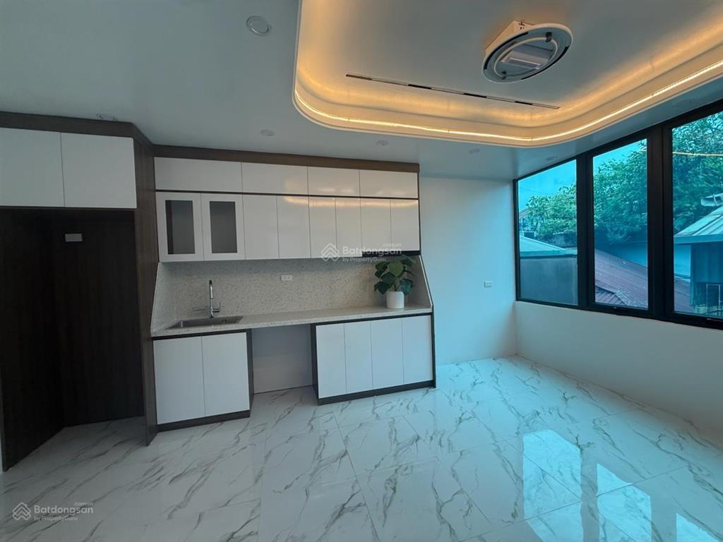 Chính chủ cần bán căn mặt thổ quan. dân xây mới 5 tầng thang máy full nội thất, gần phố ngõ