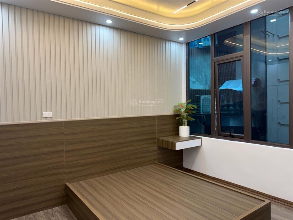 Chính chủ cần bán căn mặt thổ quan. dân xây mới 5 tầng thang máy full nội thất, gần phố ngõ