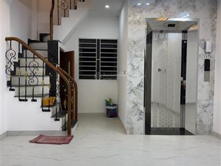 Cần bán căn mặt ngõ hòa bình đống đa xây mới 6 tầng thang máy lô góc gần phố ngõ nông dt 40m 7,9 tỷ