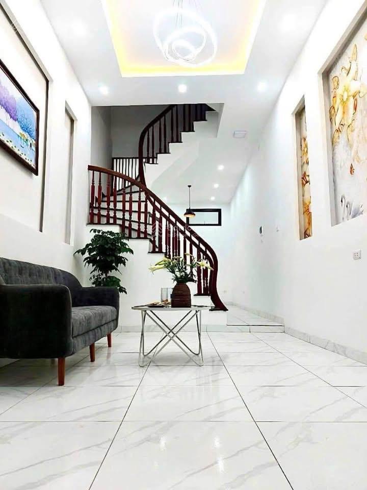 Bán nhà ngõ cẩm văn đống đa nhà 2 thoáng trước sau vài bước ra trường cấp 12 đống đa ngõ nông thôn