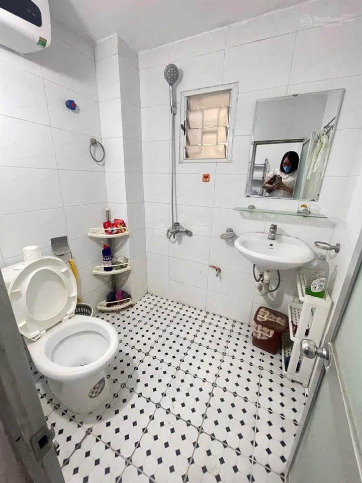 Bán nhà khâm thiên lô góc 2 mặt ngõ,gần phố tiện ích bạt ngõ thông hồ ba mẫu ,trước nhà rộng 3m tho