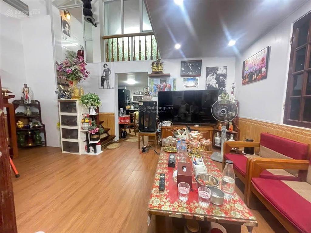 Bán nhà khâm thiên lô góc 2 mặt ngõ,gần phố tiện ích bạt ngõ thông hồ ba mẫu ,trước nhà rộng 3m tho