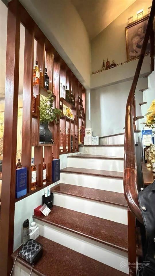 Bán nhà ngõ tôn đức thắng, nhà dân xây, gần phố ngõ nông thông nhà 2 mặt ngõ thông thoáng dt 45m2