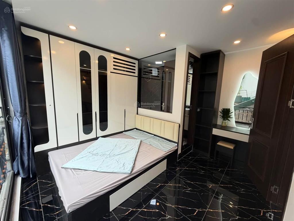 Bán nhà mặt ngõ khâm thiên,lô góc xây mới full nội thất xịn xò gần phố ngõ nông thông.dt38m5.59 t