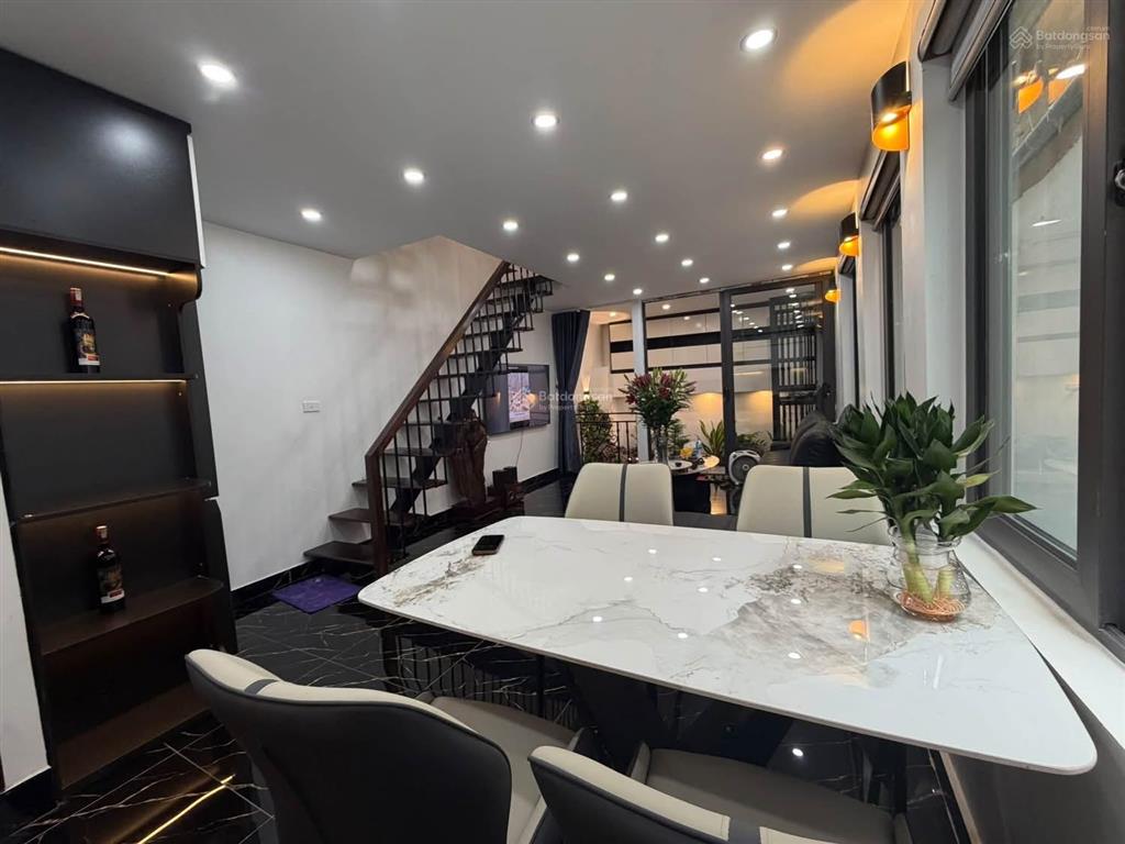 Bán nhà mặt ngõ khâm thiên,lô góc xây mới full nội thất xịn xò gần phố ngõ nông thông.dt38m5.59 t