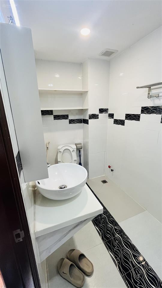 Cần bán gấp ! bán nhà trần đình xu 6 x 8m 5 tầng xây full giá 13 tỷ
