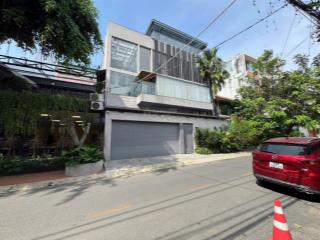 Cần bán gấp biệt thự hiếm hoa lan, p.2, pn. dt 8x20m, cn 145m2, 4tầng, bán 53 tỷ.  0932 071 ***