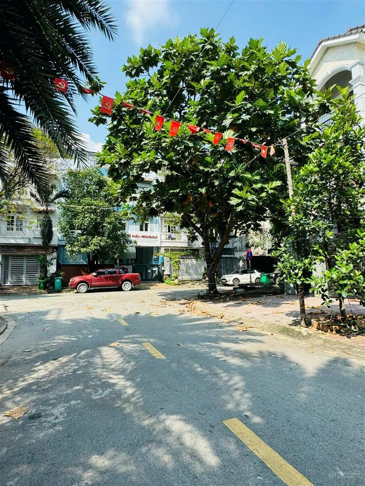 Bán mt nguyễn văn hưởng, thảo điền, q2. dt 12x22m (cn 220m2) 2 tầng. bán 65 tỷ. khu siêu vip