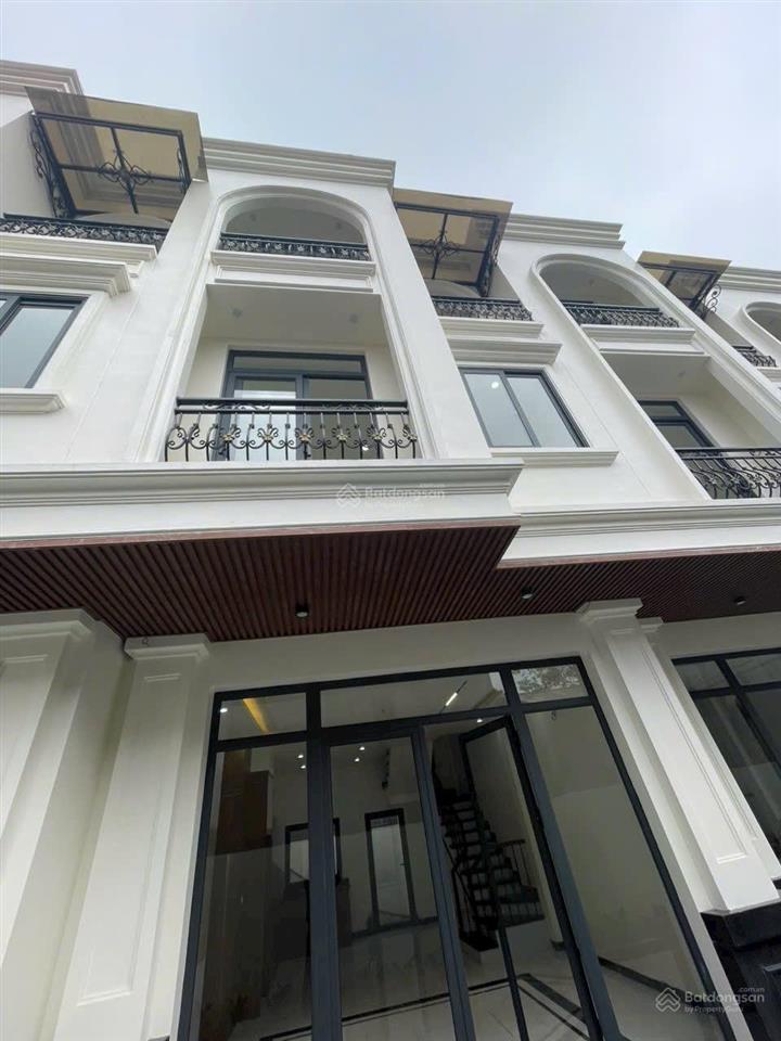 Nhà 5tx33m2 phụng châu , ngõ rộng , ô tô đỗ gần , gần ngay trường thể dục thể thao giá chỉ 3.25 tỷ