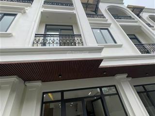 Nhà 5tx33m2 phụng châu , ngõ rộng , ô tô đỗ gần , gần ngay trường thể dục thể thao giá chỉ 3.25 tỷ