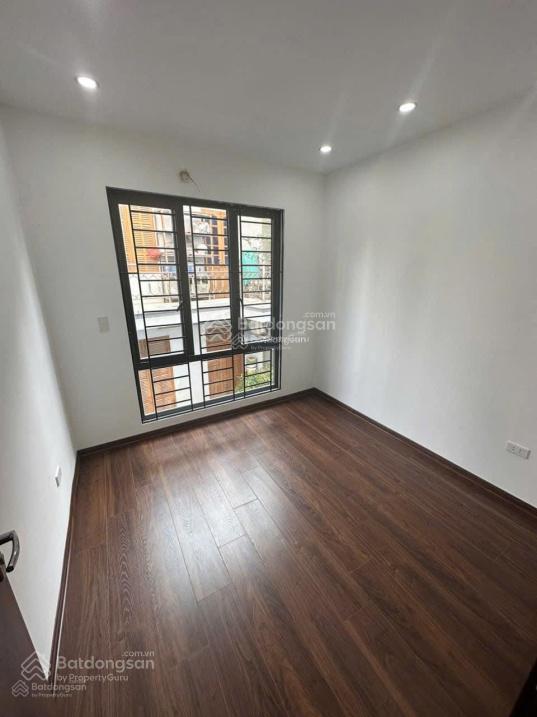 Nhà 5tx33m2 phụng châu , ngõ rộng , ô tô đỗ gần , gần ngay trường thể dục thể thao giá chỉ 3.25 tỷ