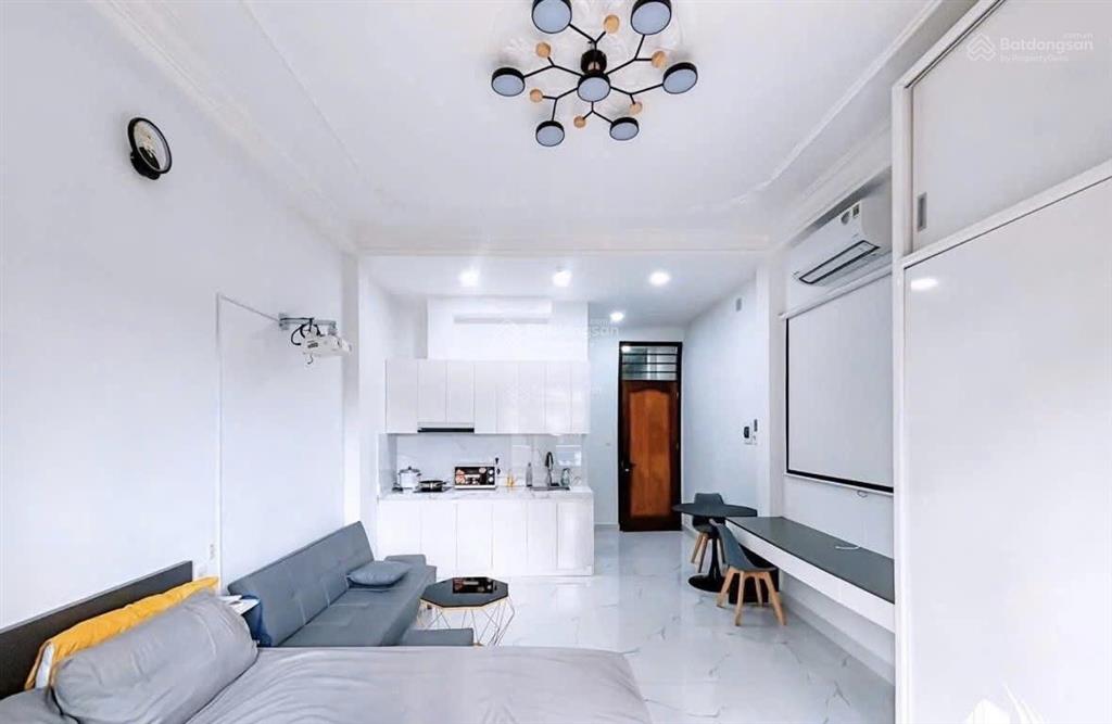 Căn hộ ban công đường khánh hội, full nội thất, thuận tiện di chuyển quận 1, quận 4, quận 5