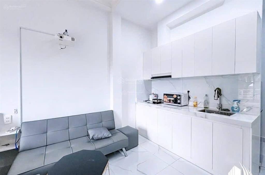 Căn hộ ban công đường khánh hội, full nội thất, thuận tiện di chuyển quận 1, quận 4, quận 5
