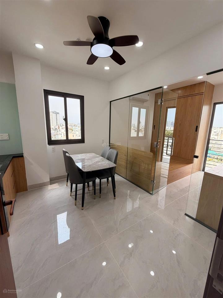 Khai trương căn hộ ban công, nội thất new 100%, tòa nhà hiện đại, bảo vệ 24/7
