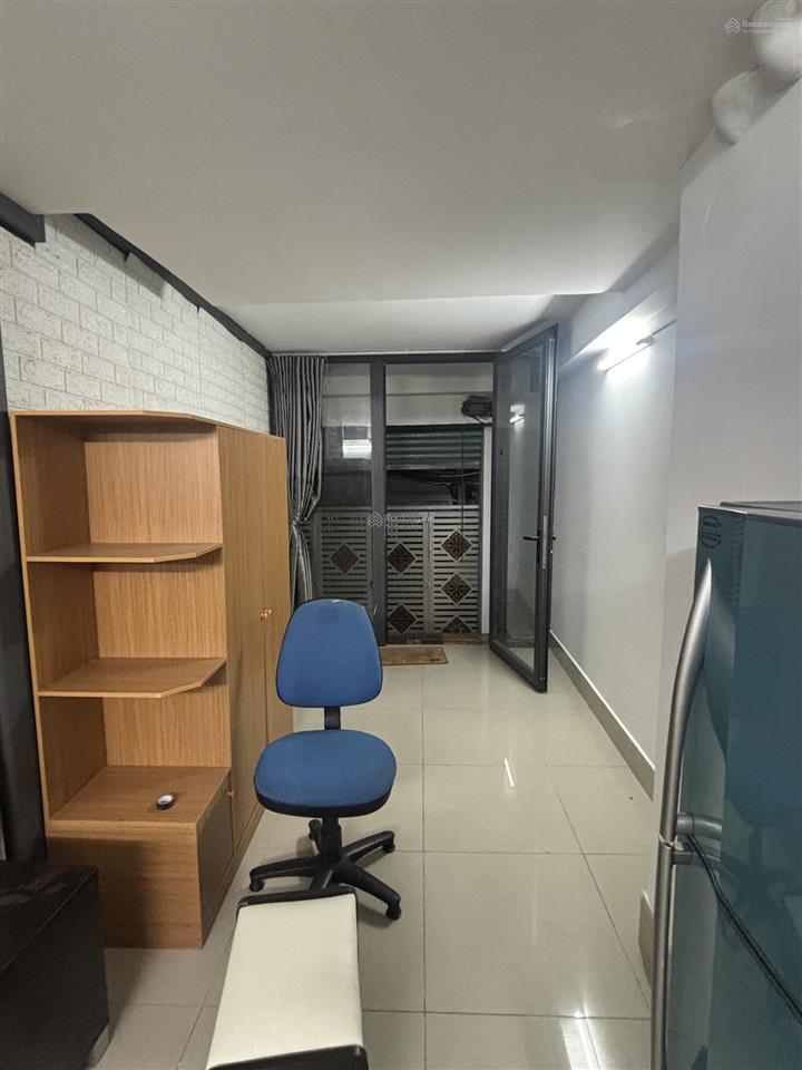 Cho thuê phòng rộng 40m2, ở được 2  3 người, full nội thất, gần đh tài chính, đh tôn đức thắng