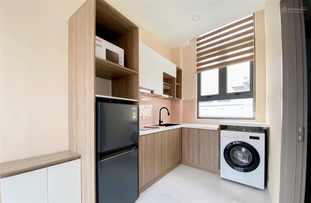 Căn hộ mới 100% ngay đất thánh đầy đủ nội thất, máy giặt riêng, cửa sổ thoáng