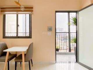 Căn hộ mới 100% ngay đất thánh đầy đủ nội thất, máy giặt riêng, cửa sổ thoáng