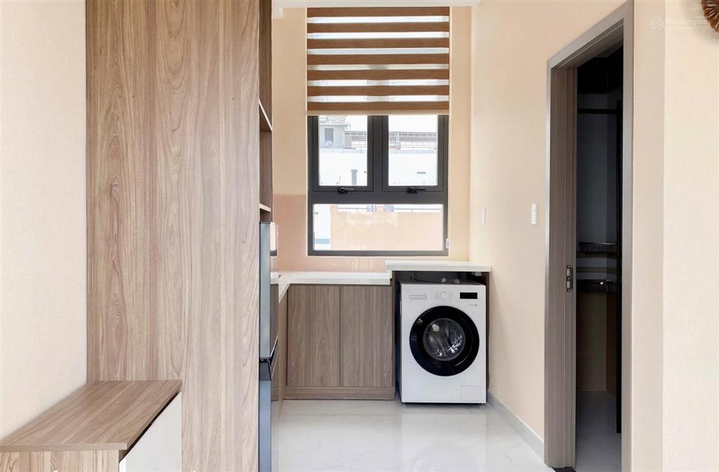 Căn hộ mới 100% ngay đất thánh đầy đủ nội thất, máy giặt riêng, cửa sổ thoáng