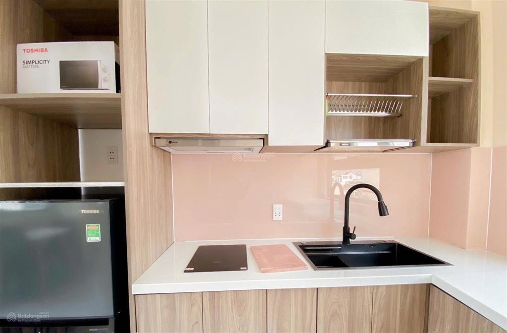 Căn hộ mới 100% ngay đất thánh đầy đủ nội thất, máy giặt riêng, cửa sổ thoáng