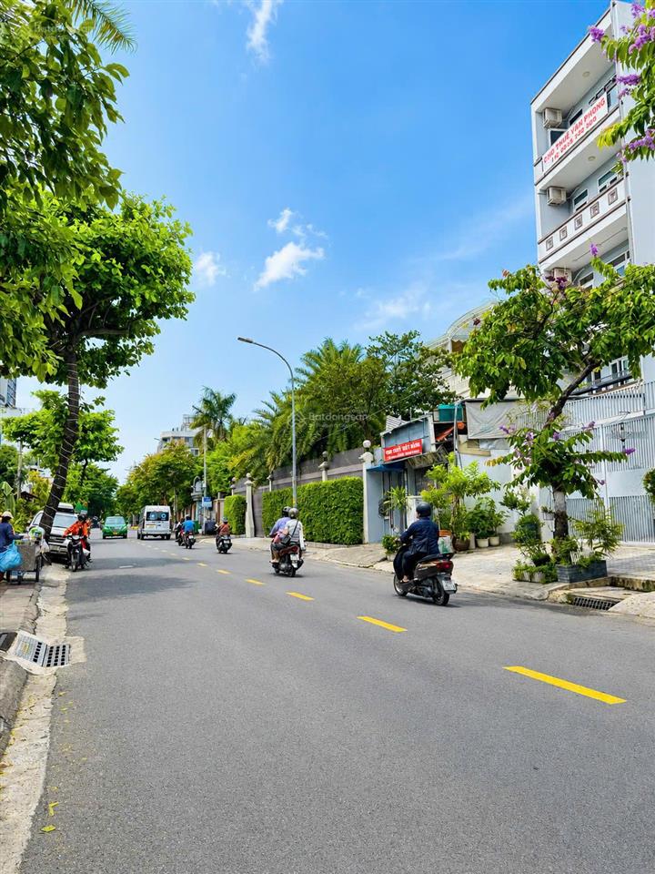 Bán biệt thự tại quốc hương, với dt 12m x 26m cn gần 300m2 xây mới hầm 7 tầng giá bán tốt nhất 82tỷ