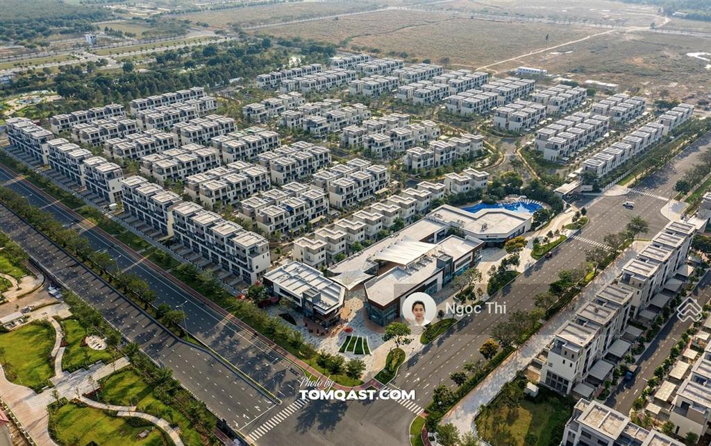 Bán gấp đi định cư căn biệt thự đơn lập cả khu chỉ có duy nhất 8 căn, full nội thất, giá rẻ bất ngờ