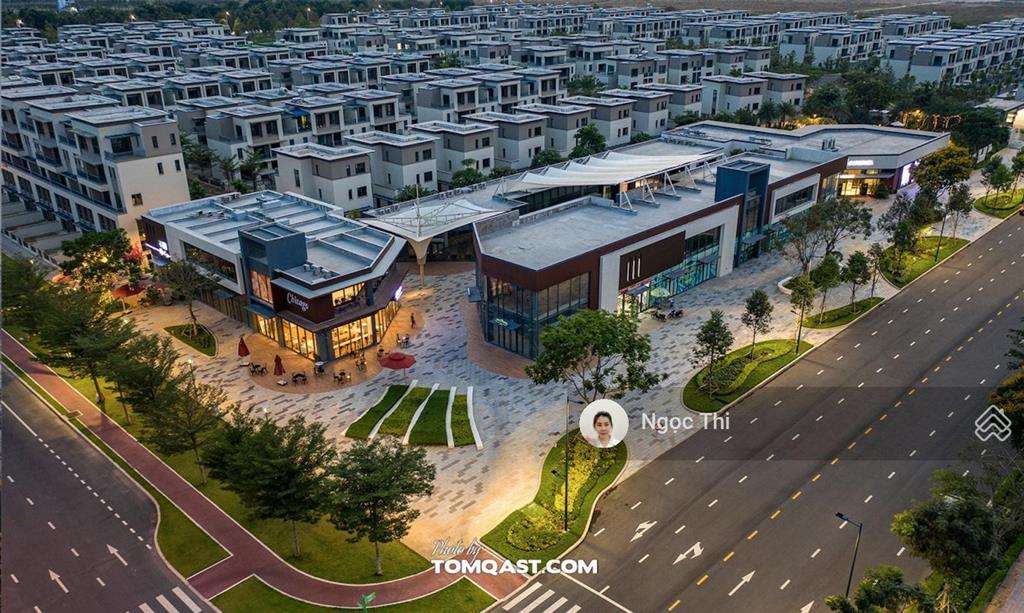 Bán gấp đi định cư căn biệt thự đơn lập cả khu chỉ có duy nhất 8 căn, full nội thất, giá rẻ bất ngờ