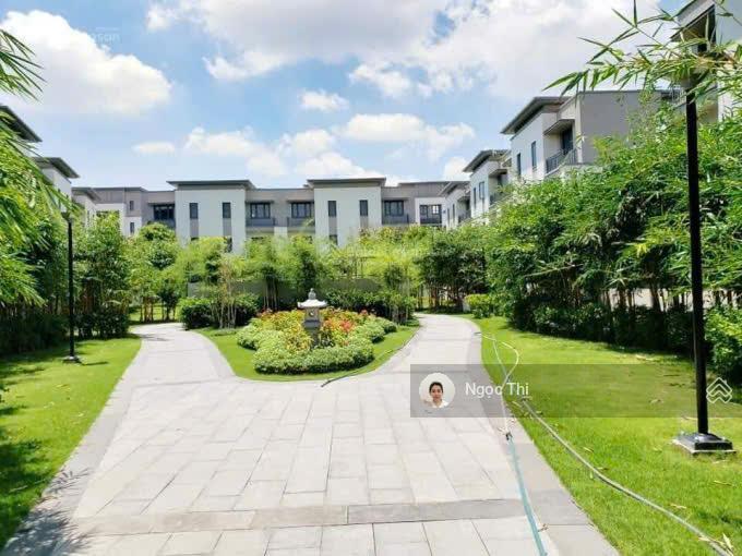 Bán nhà phố liền kề giá 4,9 tỷ, view thoáng, đường thông