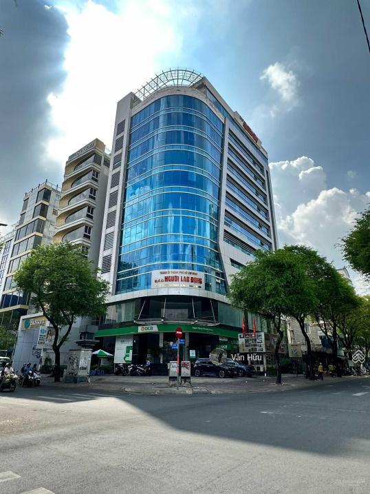 Góc 2 mặt tiền ung văn khiêm, q. bình thạnh  dt 9x25m  hầm 7 tầng  hđt 300 triệu  giá 55 tỷ