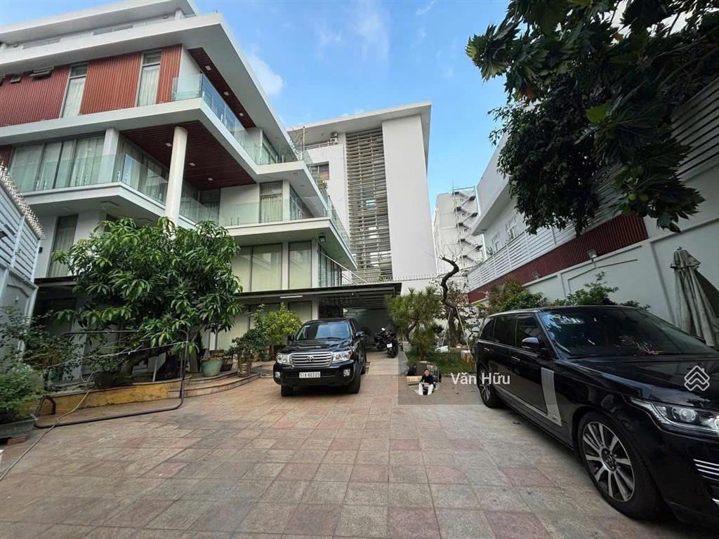 Không thể nào rẻ hơn  mặt tiền trần não, quận 2  dt 15x16m  2 tầng + sân vườn  giá 48 tỷ
