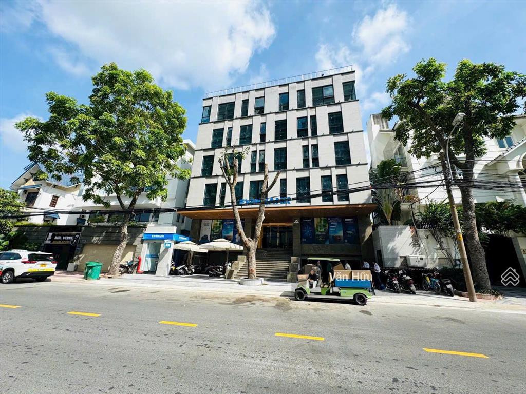 Siêu phẩm mặt tiền nguyễn văn hưởng, quận 2  dt 10x22m  3 tầng  hđt 250 triệu  giá 120 tỷ