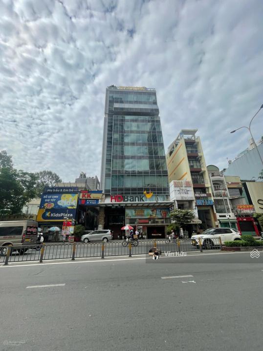 Tòa nhà sân bay mặt tiền cộng hòa, q. tân bình  10x30m  hầm 8 tầng  hđt 300 triệu  giá 60 tỷ
