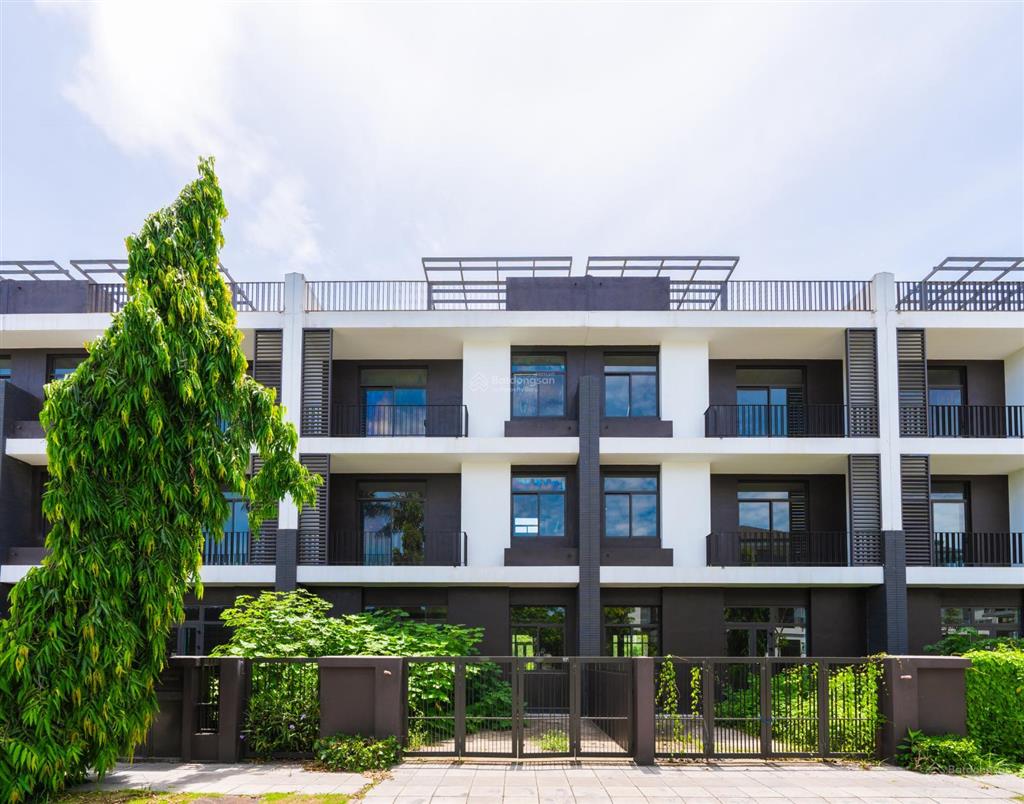 Giảm sốc 6 tỷ. chủ nhà cần bán gấp căn 200m2 giá còn 30 tỷ. giá bán giá hời từ trước tới hiện tại.